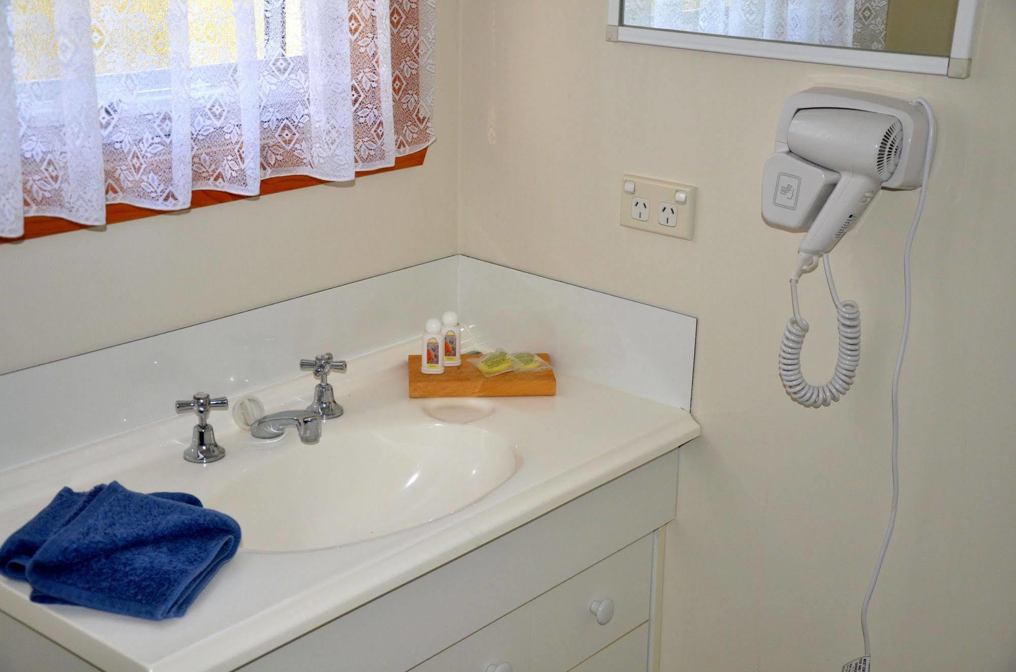 סטרהן Castaway Holiday Apartments מראה חיצוני תמונה