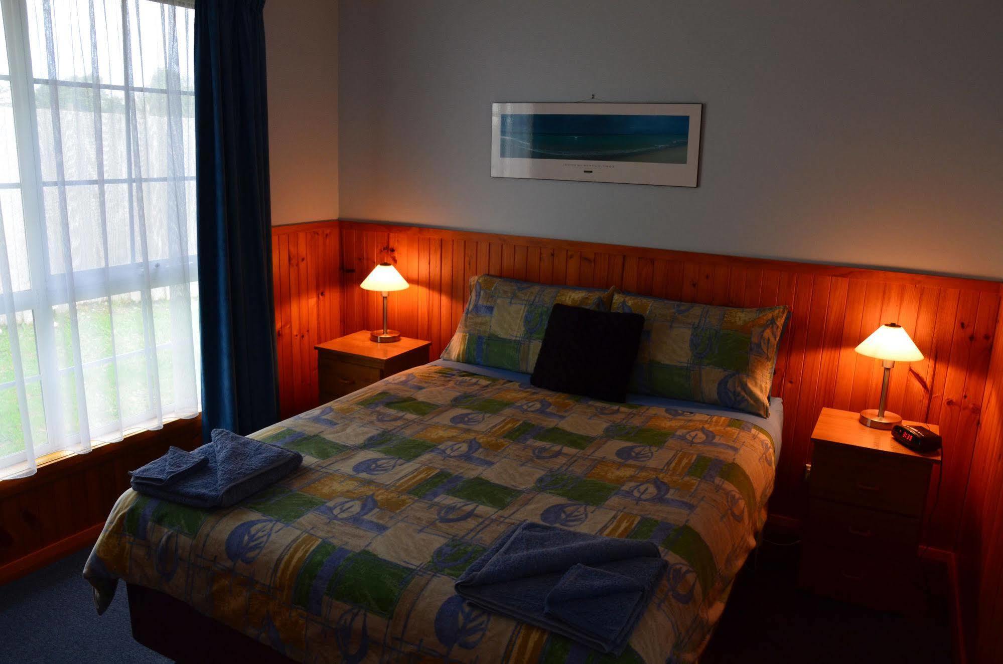 סטרהן Castaway Holiday Apartments מראה חיצוני תמונה